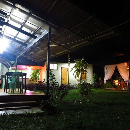 BLU MA RE GUESTHOUSE - Sugar Beach Sipalay Exterior foto