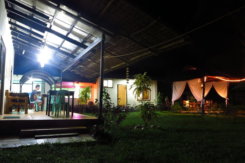 BLU MA RE GUESTHOUSE - Sugar Beach Sipalay Exterior foto